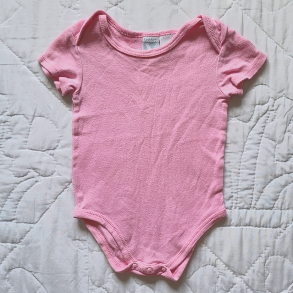 10/$20 ❄️ Baby V Onesie
